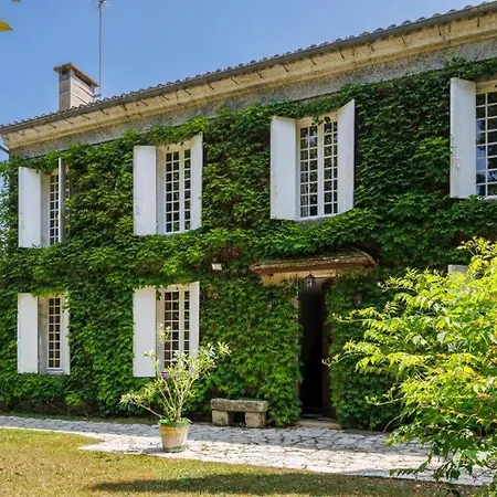 Parenthese De Charme Avec Grand Jardin